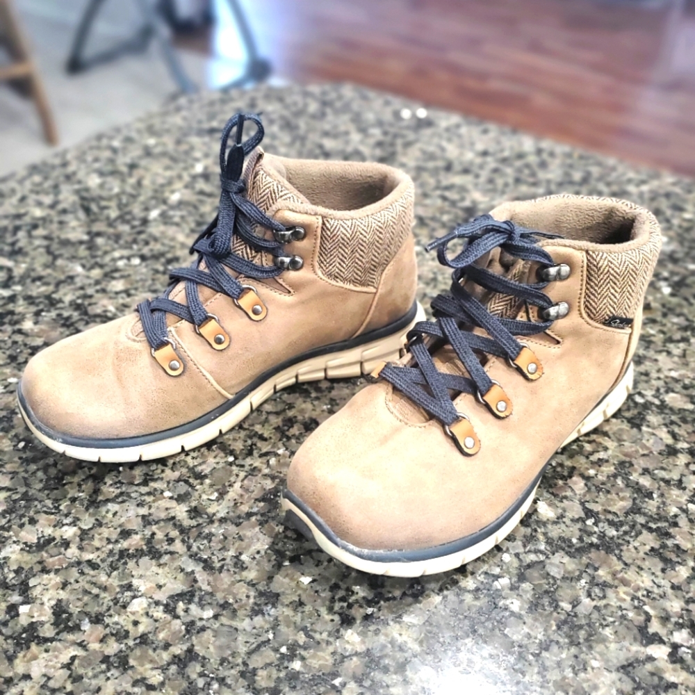Sketchers Shoes